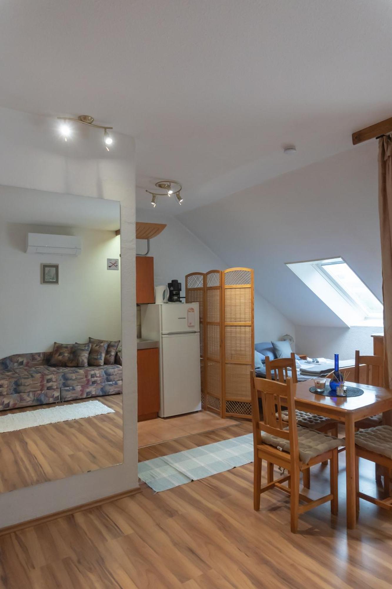 Apartament Rent A Scooter Vendeghaz Zamárdi Zewnętrze zdjęcie